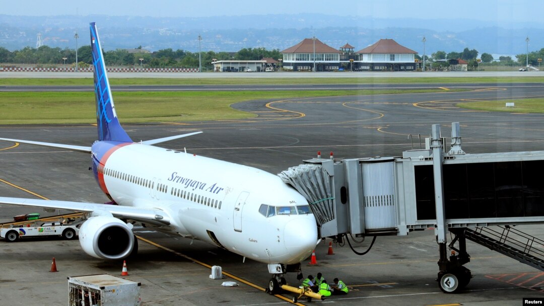 Pesawat Sriwijaya Air di Bandara Internasional Ngurah Rai, Denpasar, Bali, 23 Maret 2017. (Foto: Reuters)
