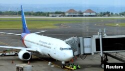 Pesawat Sriwijaya Air di Bandara Internasional Ngurah Rai, Denpasar, Bali, 23 Maret 2017. (Foto: Reuters)