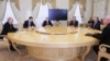 На зустрічі у Кремлі 21 жовтня американські посланці запропонували провести тристоронню зустріч на робочому рівні між США, Росією та Україною. "Це прийняли українці в Осло вчора і росіяни в Ст. Петербурзі сьогодні", - сказав посадовець США.
