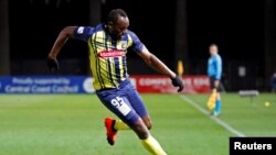 Usain Bolt bermain untuk Central Coast Mariners dalam laga melawan Central Coast Select, di Stadion Central Coast, Gosford, Australia, 31 Agustus 2018.