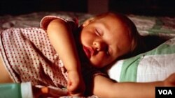 El hábito de dormirse y despertarse a la misma hora es de los que más influye en el desarrollo de los niños.