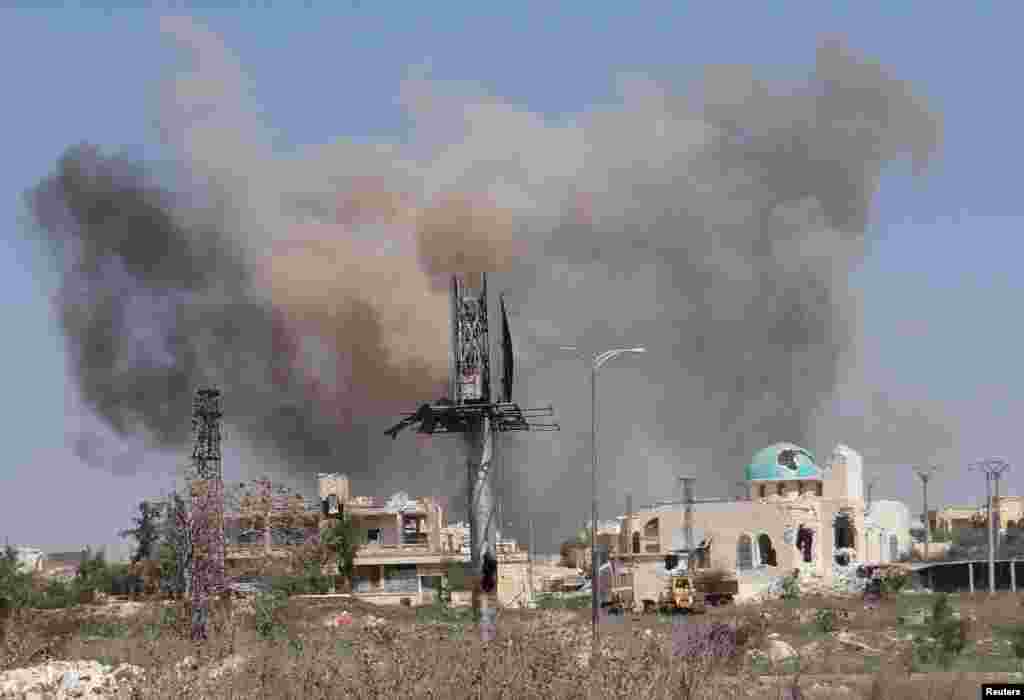 Smoke rises after what activists said was an airstrike by forces loyal to Syria's President Bashar al-Assad in Blleramoon district at the northern entrance to the city of Aleppo, March 23, 2014. 