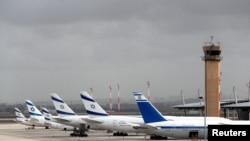 Avioni kompanije El Al Israel na pisti međunarodnog aerodroma Ben Gurion blizu Tel Aviva u Izraelu, 8. oktobra 2023.