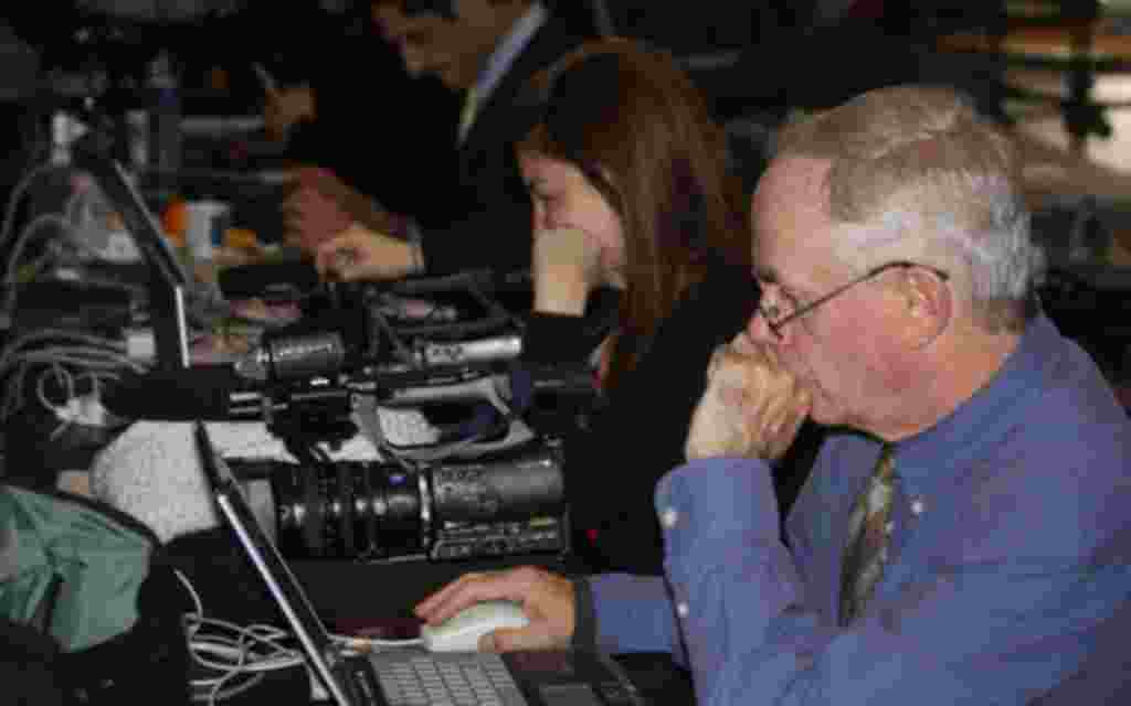 La empresa Google diseñó un área de descanso para los periodistas que cubren la asamblea partidista. Este año vemos más movilidad en cuanto a la cobertura. Más iPad y iPhone, el legado de Steve Jobs.