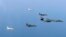 지난 3월 미국 공군 전략폭격기 B-1B가 한반도 상공에서 한국 공군 F-15K 2대, KF-16 2대와 함께 비행하고 있다.