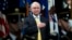 Bộ trưởng Tư pháp Mỹ Jeff Sessions chào cờ trong lễ khai mạc hội nghị thượng đỉnh về những Nỗ lực Chống Buôn người tại Bộ Tư pháp ngày 2/2/2018.