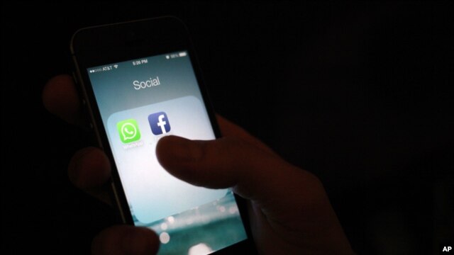 Los que se oponen consideran el uso de las redes sociales para estos fines un acoso a las personas sin hogar.