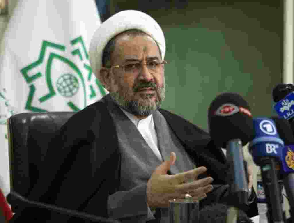 Iran's Intelligence Minister Heydar Moslehi speaks with foreign and local media at a news conference in Tehran (file photo)