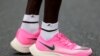Un athlète portant les chaussures au rayon au marathon de Dubai, Emirats Arabes Unis, le 24 janvier 2020.