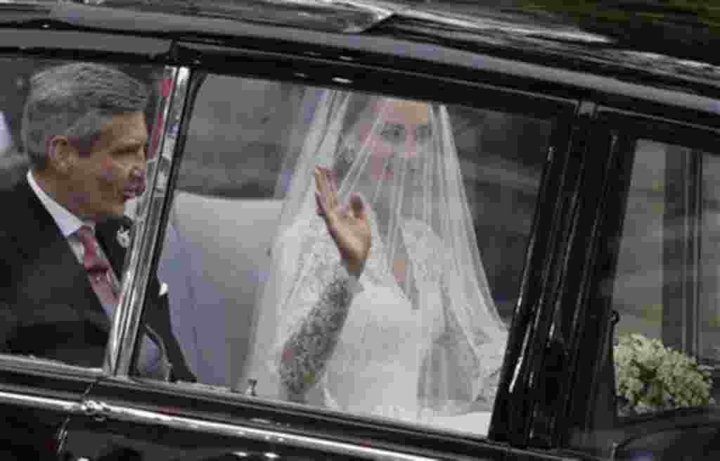 Kate Middleton and her father on the way to her wedding to Britain's Prince William at Westminster Abbey Friday, April 29, 2011.