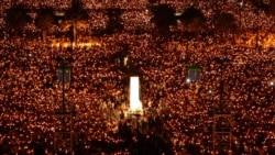數萬人在香港維多利亞公園舉行燭光守夜活動(美聯社2009年6月4日)