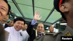 Tổng thống Miến Ðiện Thein Sein về nước sau chuyến thăm Hoa Kỳ, ngày 1/10/2012 