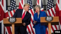 برطانیہ کی وزیر اعظم تھریسا مے اور صدر ٹرمپ لندن میں مشترکہ نیوز کانفرنس میں گفتگو کر رہے ہیں۔ 4 جون 2019