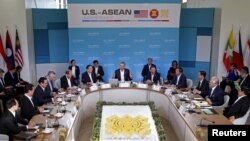 U.S. President Barack Obama makes opening remarks at the 10-nation Association of Southeast Asian Nations (ASEAN) summit at Sunnylands in Rancho Mirage, California, Feb. 15, 2016. 