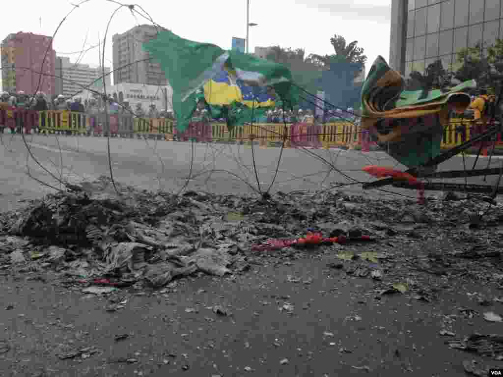 The remains of a fire are seen on a street after a World Cup protest in Brasilia, Brazil, June 23, 2014. (Nicolas Pinault/VOA)