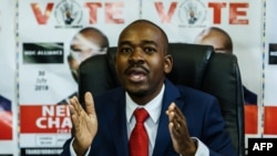 Nelson Chamisa lors d'une conférence de presse à Harare, le 17 juillet 2018.