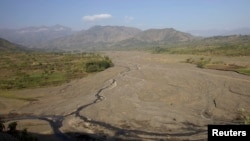 A general view shows a dried up river bed in Ethiopia's northern Amhara region, Feb. 11, 2016.