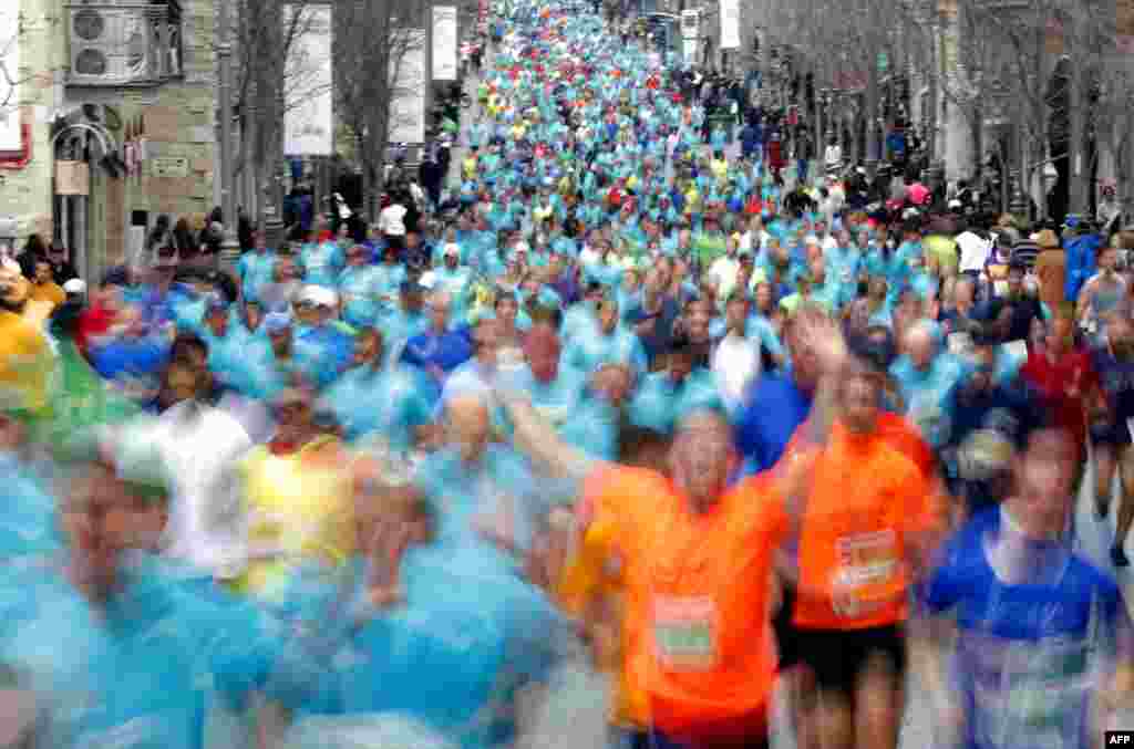 Competitors take part in the 7th International Jerusalem Marathon, outside Jerusalem&#39;s Old City, Israel.