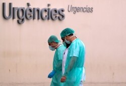 Health workers go bak to work after after a break at La Fe hospital on March 25, 2020, in Valencia.