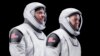 Dua astronaut NASA Doug Hurley dan Robert Behnken bersiap untuk peluncuran menuju stasiun antariksa internasional (ISS) hari Kamis (27/5). 