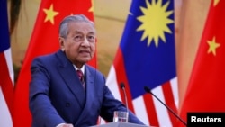 Perdana Menteri Malaysia, Mahathir Mohamad, saat berada di Beijing, China, 20 Agustus 2018. (Foto: dok).