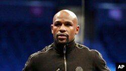 Floyd Mayweather Jr lors d'une conférence de presse avant son combat contre Conor McGregor à Las Vegas le 27 aout 2017