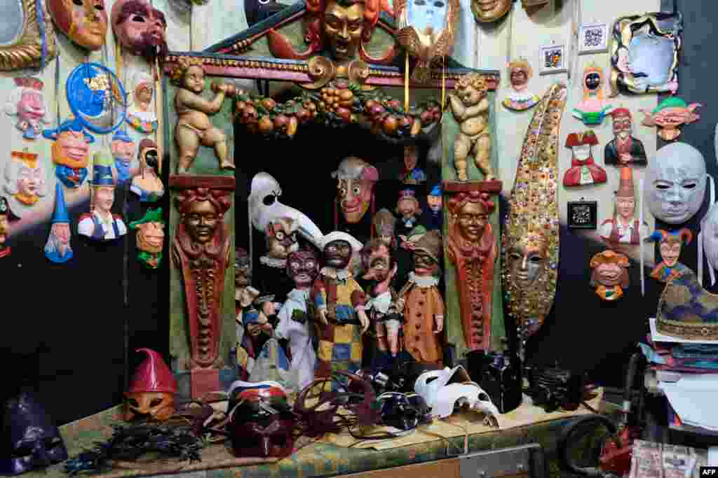 کارنیول میں اندرون و بیرون ملک سے آنے والے افراد بھی بڑی تعداد میں شریک ہوتے ہیں تاہم اس بار کرونا وائرس کے خدشے کے پیش نظر ہوٹلوں کی بکنگ میں 10 فی صد کمی نوٹ کی گئی۔&nbsp; &nbsp;