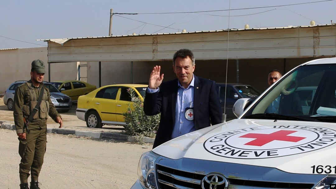 Peter Maurer, presiden Komite Internasional Palang Merah (ICRC), di pos pemeriksaan Erez, Beit Hanoun, di Jalur Gaza utara, 5 September 2017. (Foto: dok).