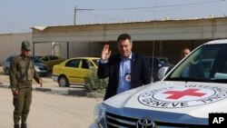 Peter Maurer, presiden Komite Internasional Palang Merah (ICRC), di pos pemeriksaan Erez, Beit Hanoun, di Jalur Gaza utara, 5 September 2017. (Foto: dok).