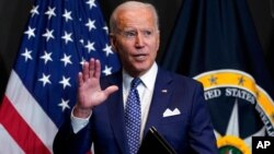 ប្រធានាធិបតី​អាមេរិក​លោក Joe Biden ថ្លែង​នៅ​ការិយាល័យ​នាយក​ស៊ើប​ការណ៍​សម្ងាត់​ជាតិ​អាមេរិក​ (ODNI)​ នៅ​ជាយ​រដ្ឋធានី​វ៉ាស៊ីនតោន​កាល​ពី​ថ្ងៃ​ទី​២៧ ខែ​កក្កដា ឆ្នាំ​២០២១។