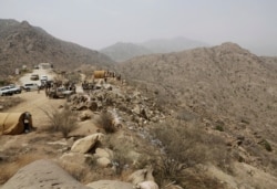 FILE - Saudi soldiers work at the border with Yemen in Jazan, Saudi Arabia, April 20, 2015. Houthi rebels in Yemen have blocked half of the United Nations’ aid delivery programs to force the agency to give them greater control over the massive aid.