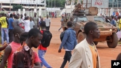 Des soldats français patrouillent à Bangui, Centrafrique, 30 septembre 2015.