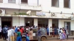 Manifestção em frente à companhia de electricidade em Malanje - 1:57