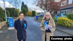 영국 지방선거에서 덴턴 사우스 지역구의 보수당 구의원 후보로 출마한 티모시 조씨(왼쪽). 사진=티모시 조.
