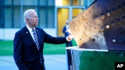 조 바이든 미국 대통령이 지난 6월 나토 본부 9·11 테러 추모비를 찾았다. 