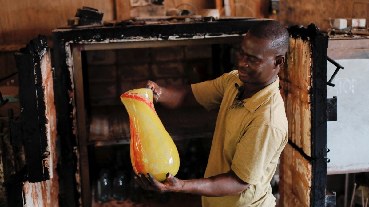 Ghanaian Artist Turns Glass Waste into Art - Vimarsana News