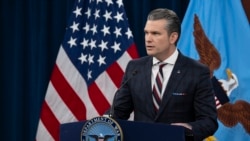 2026년 3월 4일, 워싱턴 D.C. 펜타곤에서 피트 헤그세스 전쟁부 장관과 미 공군 대장인 댄 케인 합동참모본부 의장이 '에픽 퓨리 작전'에 관한 기자회견을 하고 있다.