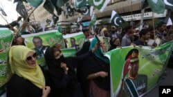 Supporters of former Pakistani ruler Gen. Pervez Musharraf protest a court's decision, in Karachi, Pakistan, Dec. 18, 2019. The Pakistani court sentenced Musharraf to death in a treason case related to the state of emergency he imposed in 2007. 