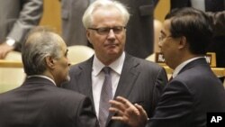 Syria's U.N. Ambassador Bashar Ja'afari (L), speaks to Russia's U.N. Ambassador Vitaly Churkin (C), and China's deputy U.N. Ambassador Wang Min before the United Nations General Assembly passed a draft resolution condemning Syria, at the United Nations in