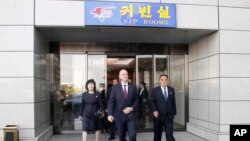 지아니 인판티노 FIFA 회장이 15일 평양에서 열린 남북한 월드컵 예선전을 관람하기 위해 방북했다.