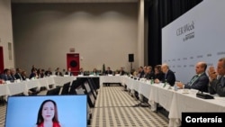 La líder opositora venezolana, María Corina Machado, presenta una propuesta que busca convertir a Venezuela en el “centro energético de las Américas”, en la principal conferencia del mundo en ese sector, el 13 de marzo de 2025.