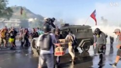 Chileans Face Down Tear Gas and Water Cannon in Anti-Government Protest 