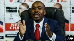 Nelson Chamisa lors d'une conférence de presse à Harare, le 17 juillet 2018.