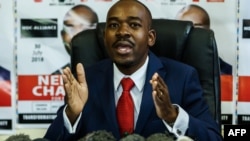 Nelson Chamisa lors d'une conférence de presse à Harare, le 17 juillet 2018.