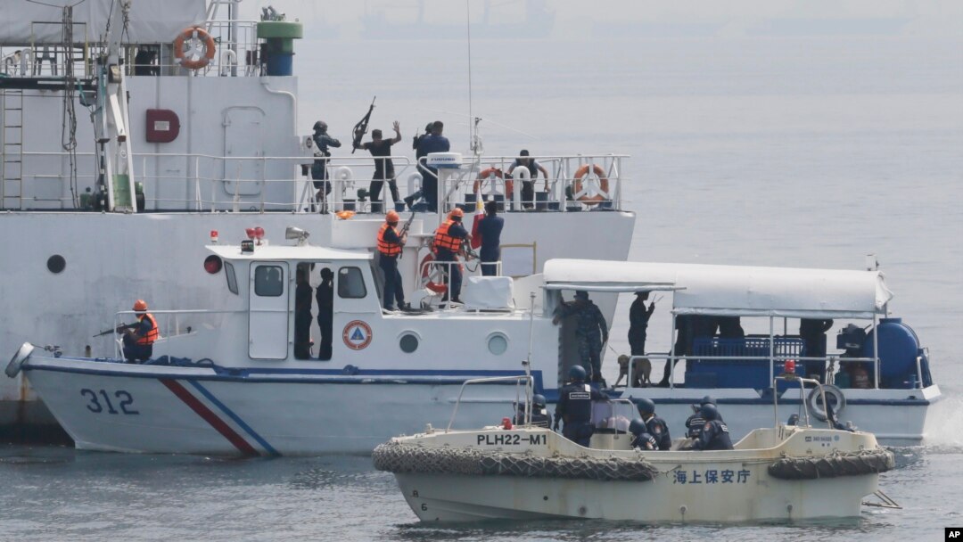 Latihan maritim Filipina dan Jepang di lepas Teluk Manila, Filipina (6/5). (AP/Bullit Marquez)