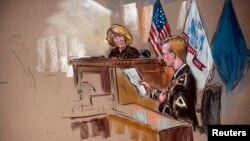 Ilustración del soldado Bradley Manning cuando se disculpa ante la jueza Denise Lind.