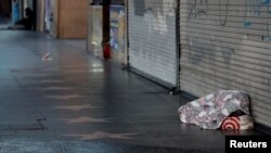 El número de personas sin hogar en el condado de Los Ángeles había aumentado un 12,7 por ciento durante el año pasado. Temen que pandemia empeore la situación.