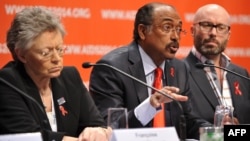 UNAIDS Executive Director Michel Sidibe from Mali (C) speaks at a press conference alongside President of the IAS, Francoise Barre-Sinoussi from France (L) and local CPC co-chair Brent Allan in Melbourne, July 20, 2014. 