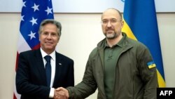 Sekretari amerikan i Shtetit Antony Blinken takohet me kryeministrin ukrainas Denys Shmyhal. Kiev, Ukrainë, 6 shtator 2023.