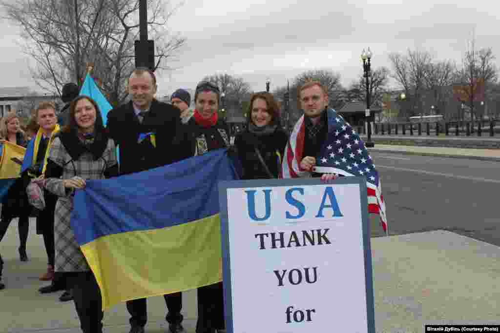 Мітинг діаспори перед слуханнями у Сенаті по Україні